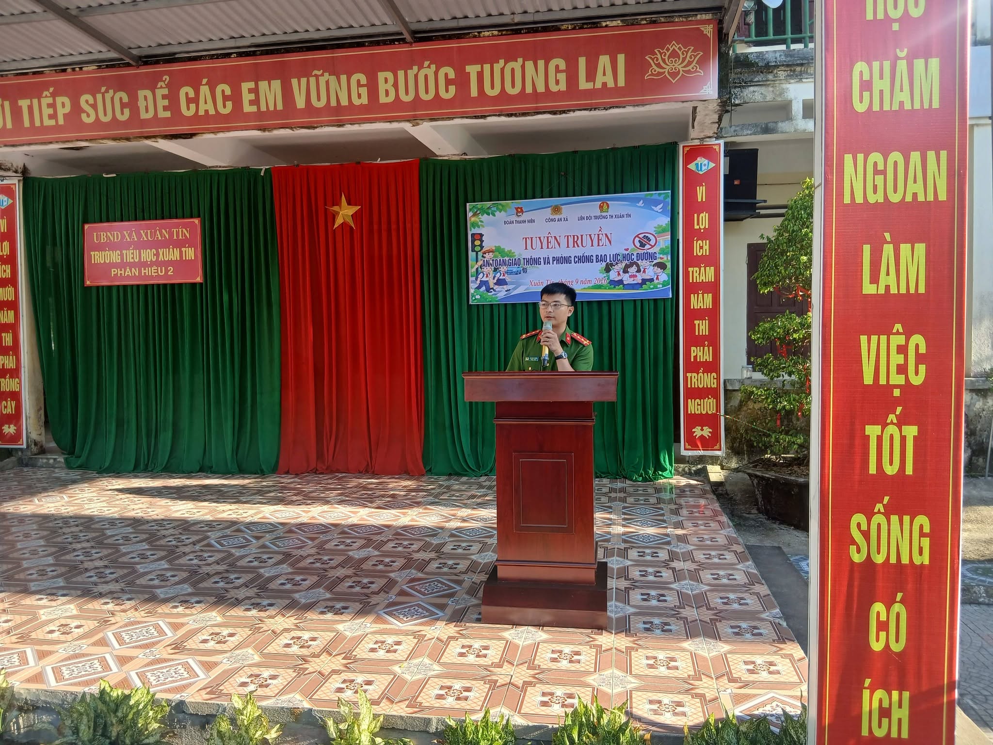 Anh-tin-bai