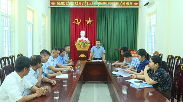 ĐỒNG CHÍ MAI VĂN LINH, PHÓ CHỦ TỊCH UBND XÃ XUÂN TÍN HỌP BÀN GIẢI PHÁP THÁO GỠ KHÓ KHĂN CHO HTX VÀ TỔ THU GOM RÁC THẢI TRÊN ĐỊA BÀN XÃ