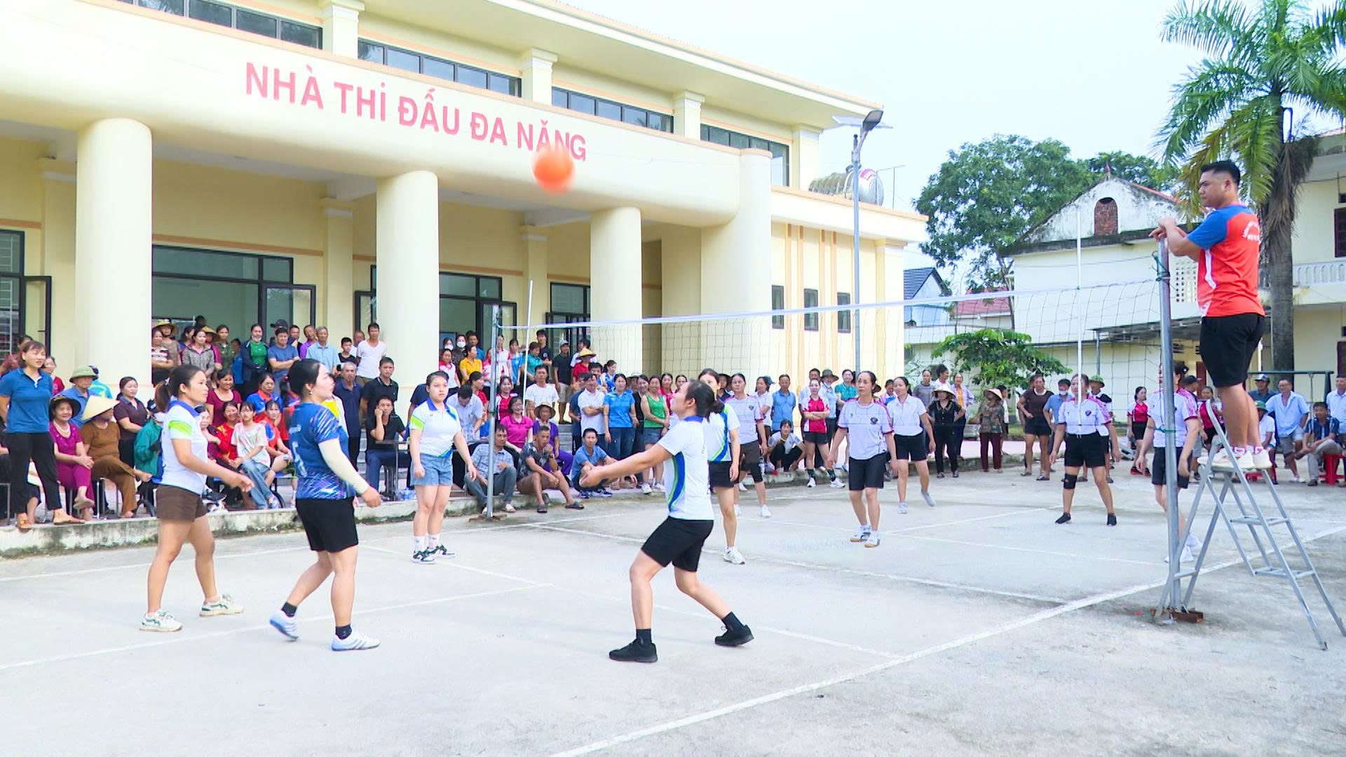 Hội LHPN xã Xuân Tín tích cực tham gia giải bóng chuyền hơi nữ