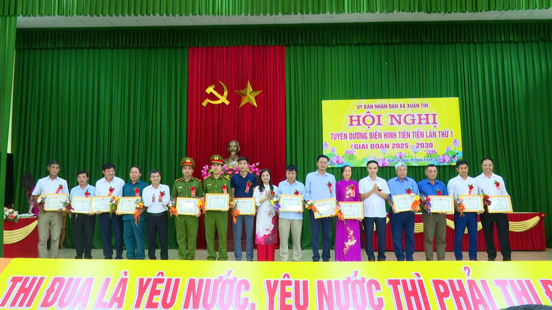 Anh-tin-bai
