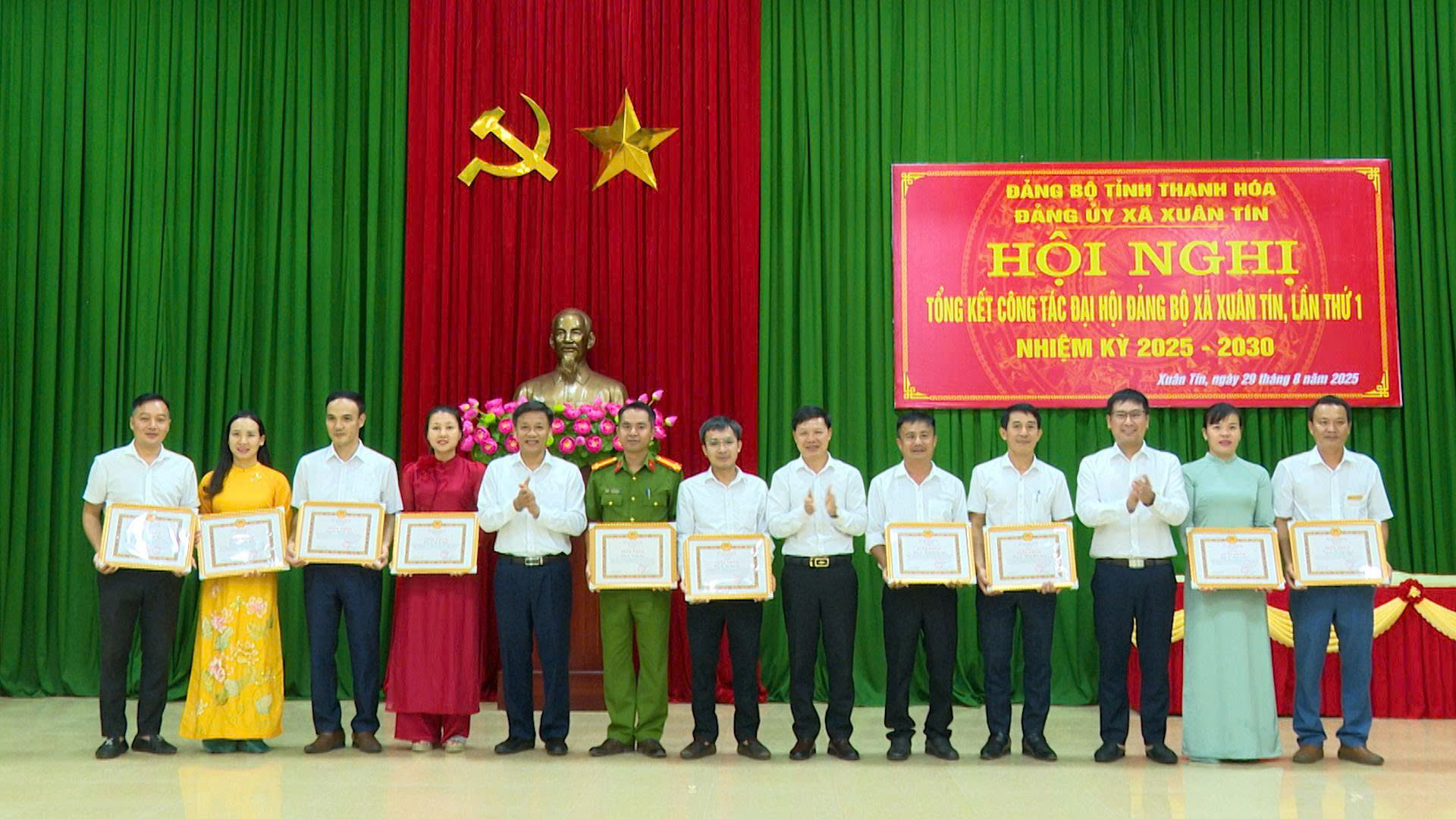 Anh-tin-bai