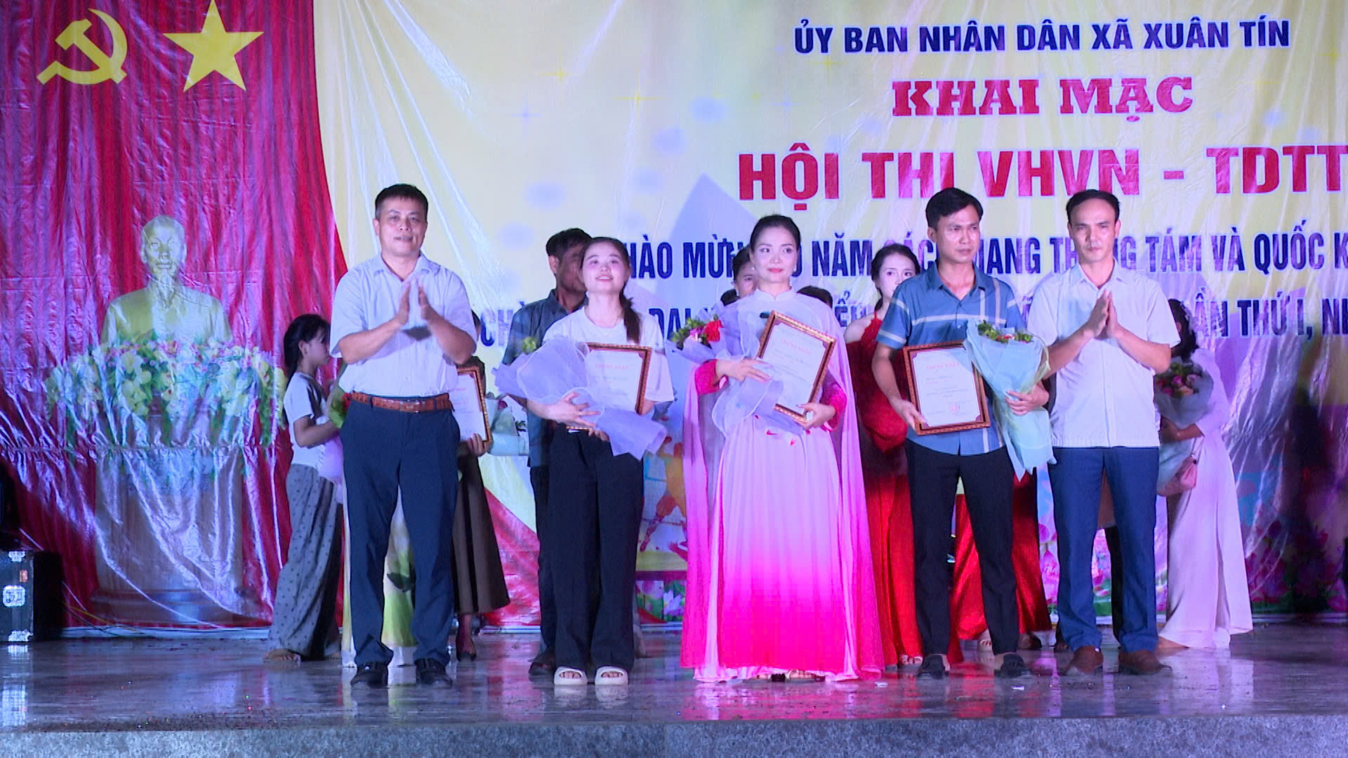 Anh-tin-bai