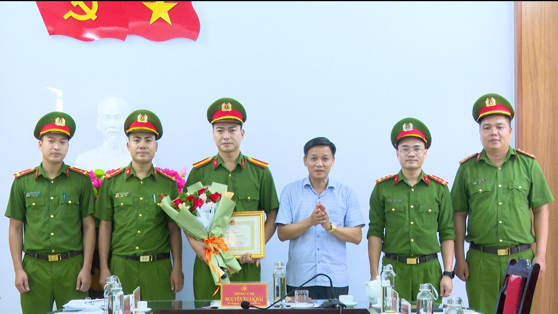 Anh-tin-bai