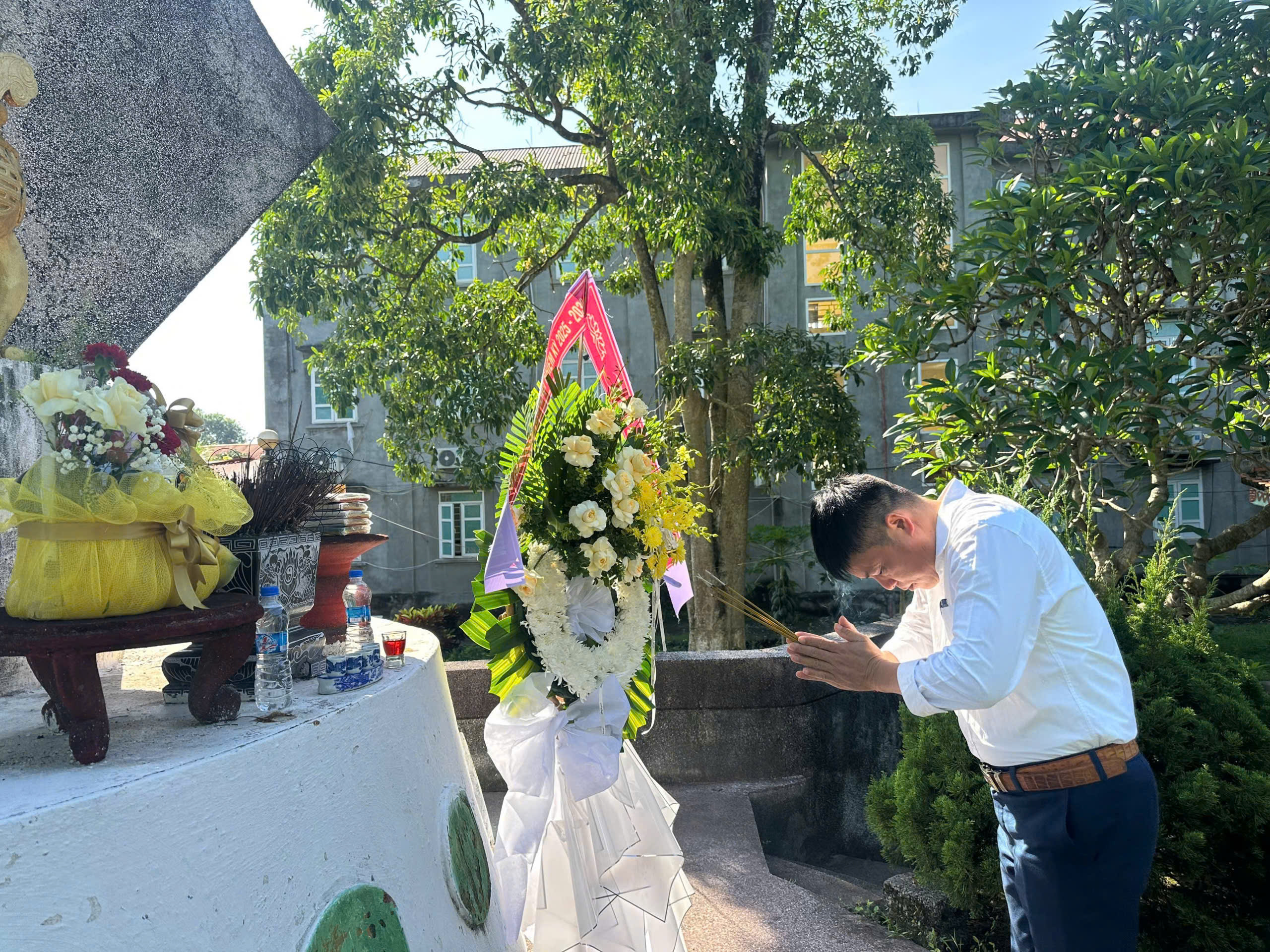 Anh-tin-bai
