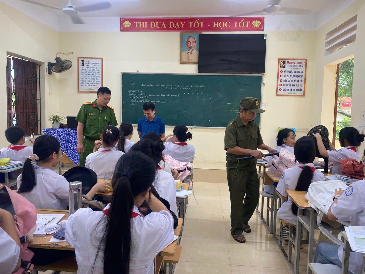 Anh-tin-bai