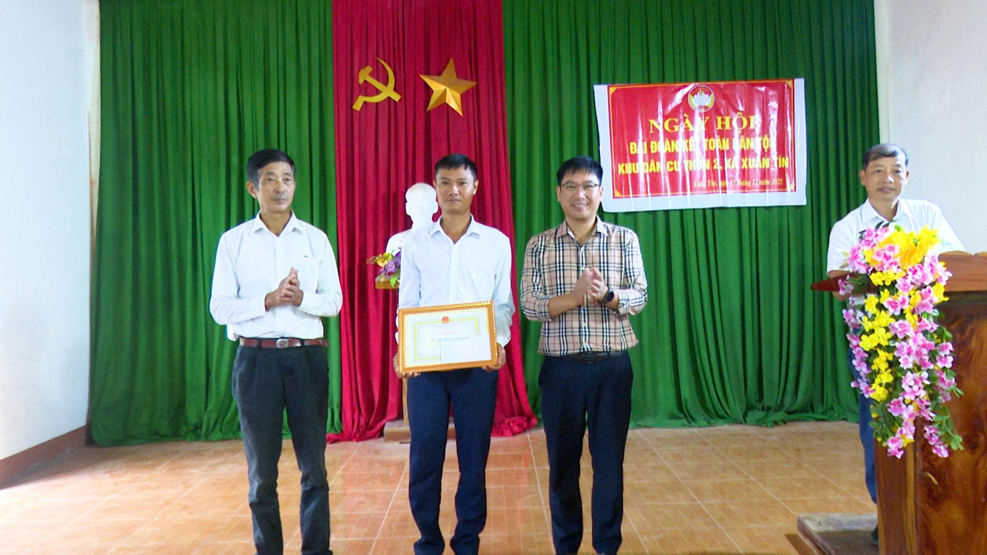 Anh-tin-bai