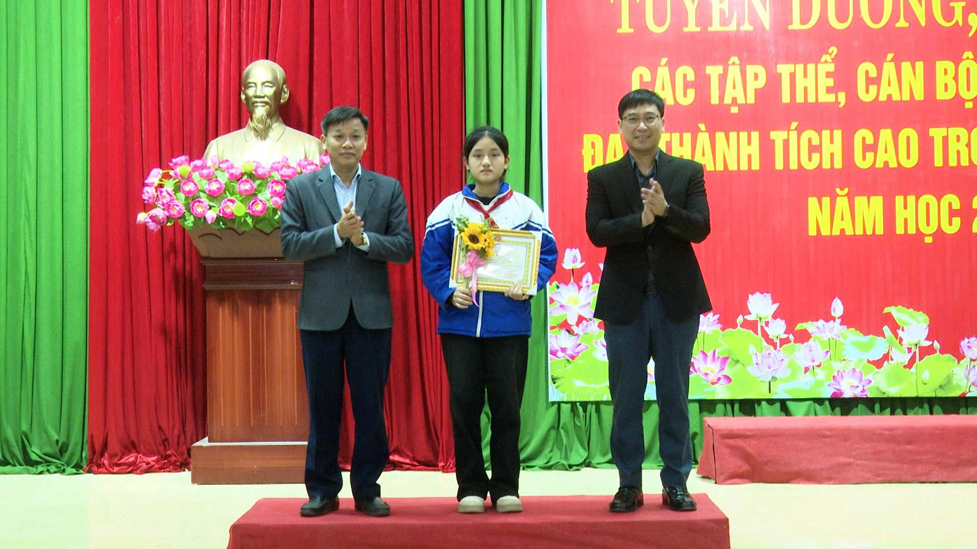 XÃ XUÂN TÍN TUYÊN DƯƠNG, KHEN THƯỞNG GIÁO VIÊN, HỌC SINH ĐẠT THÀNH TÍCH CAO TRONG CÁC KỲ THI HỌC SINH GIỎI CẤP TỈNH LỚP 9, NĂM HỌC 2025-2026