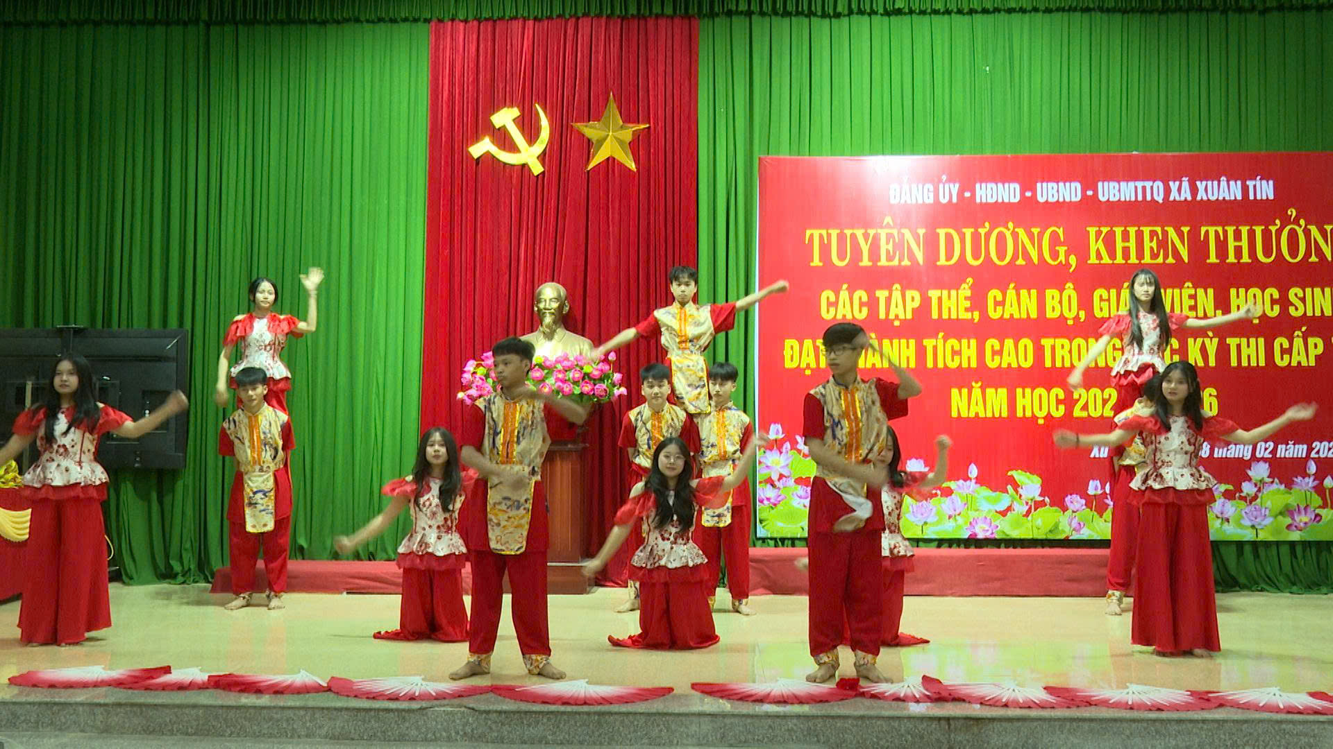 Anh-tin-bai
