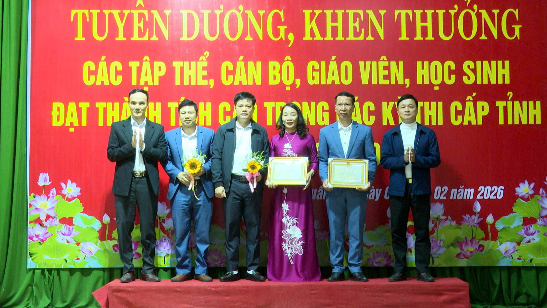 Anh-tin-bai