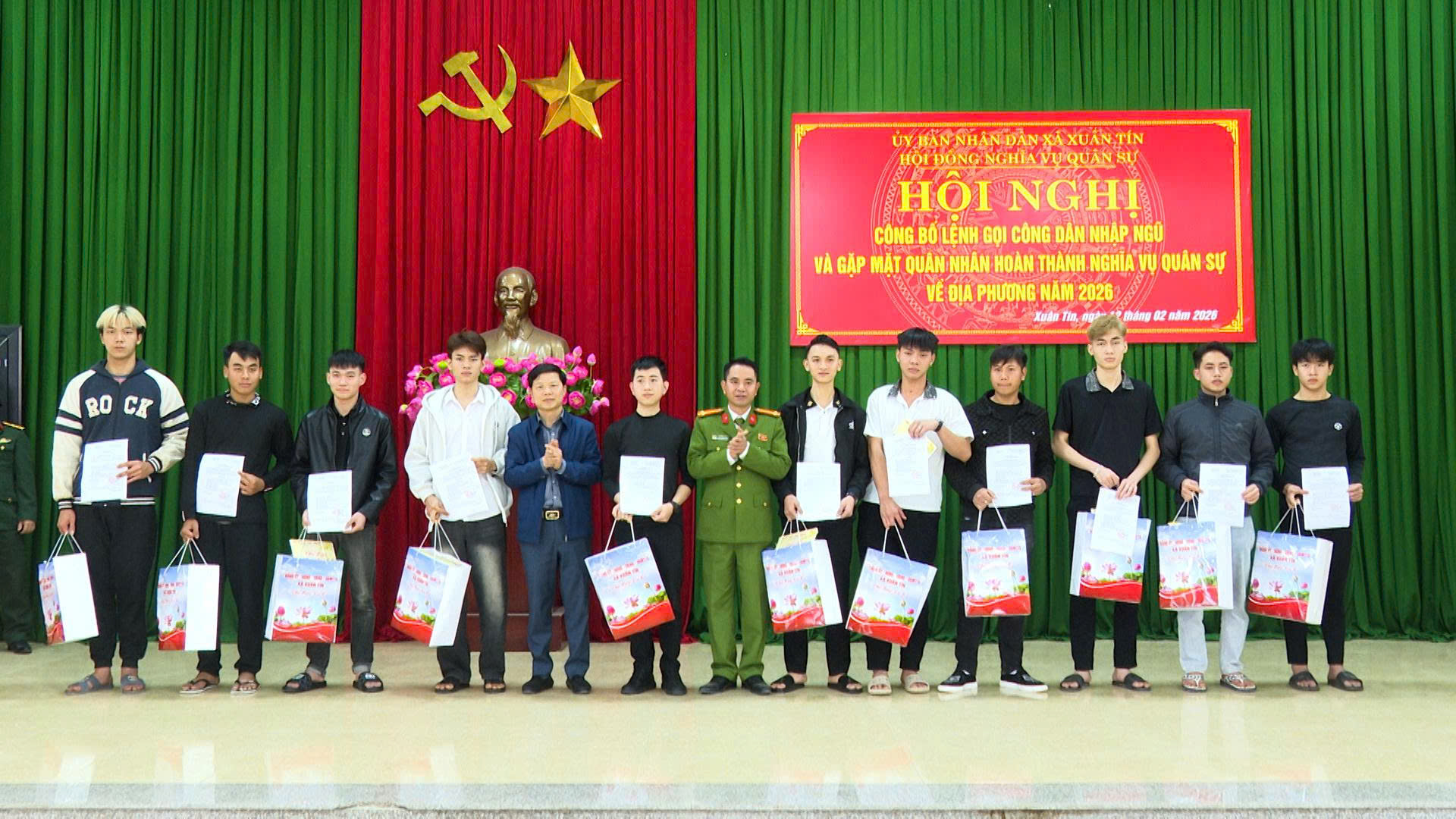 Anh-tin-bai