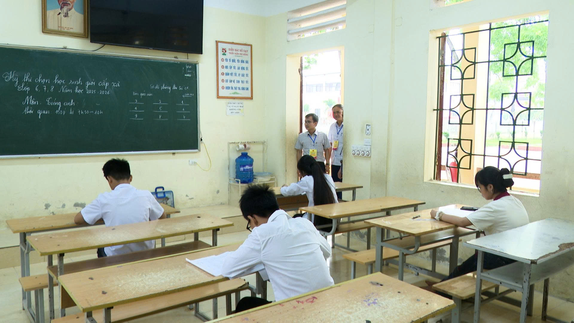 Anh-tin-bai
