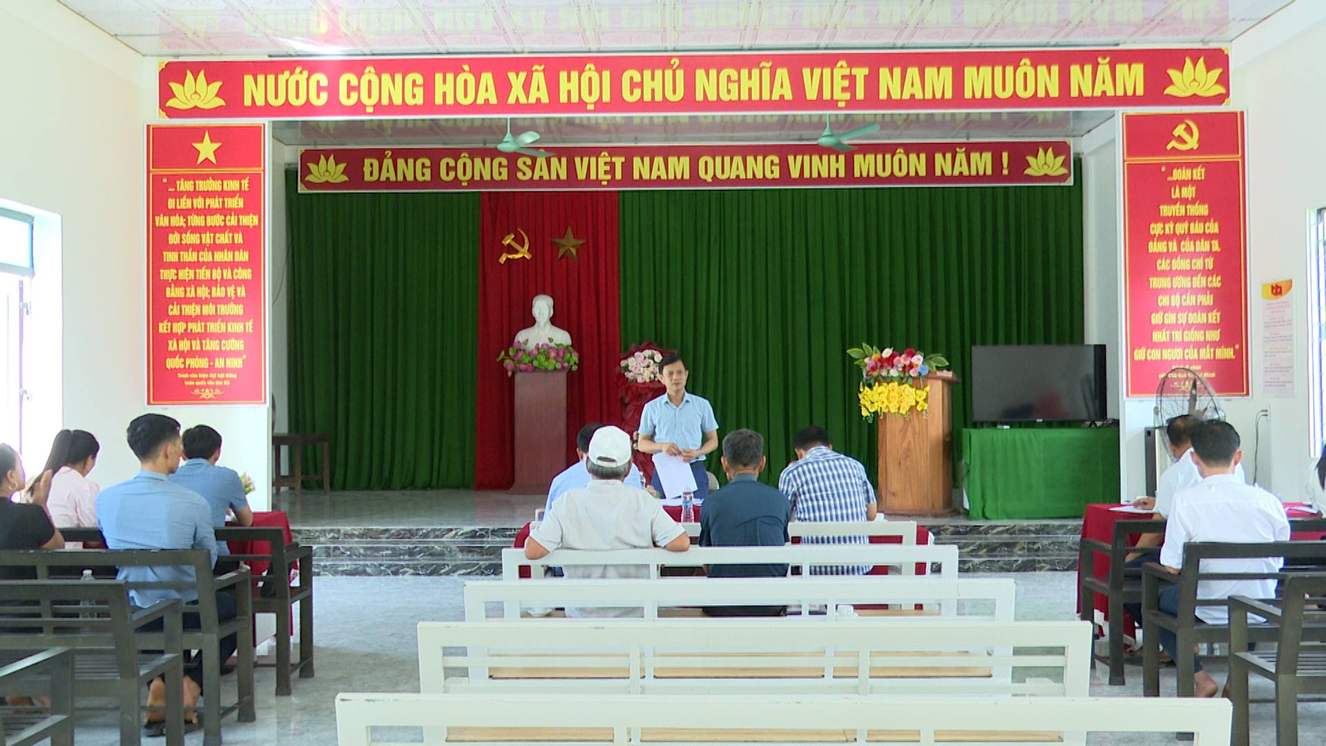 Thường trực Đảng ủy xã Thọ Lập: làm việc với cấp ủy chi bộ thôn Xuân Thiên về kết quả thực hiện nhiệm vụ sau hơn 1 tháng vận hành và công tác bàn giao sau sáp nhập