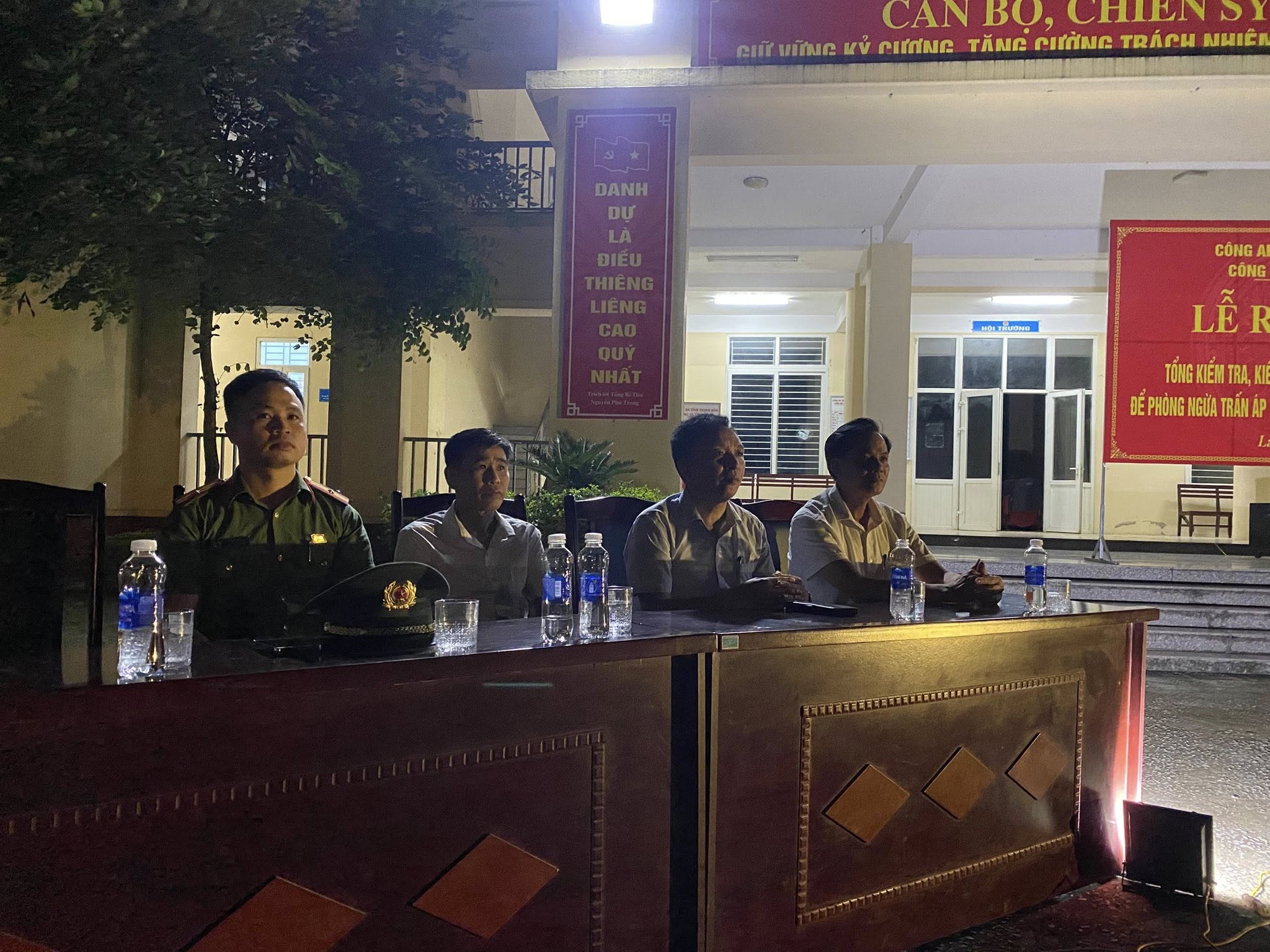 lãnh đạo xã.jpg