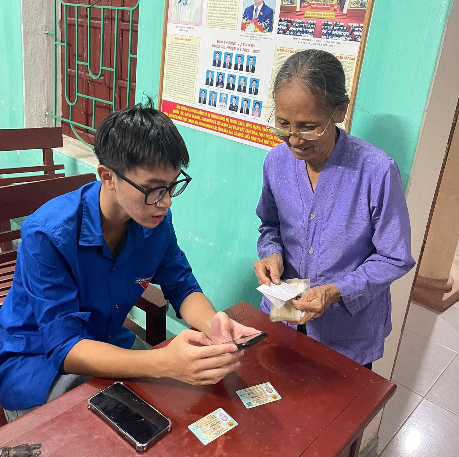 Ra quân chiến dịch “Mùa hè số cùng VNeID” - Chung tay xây dựng công dân số tại xã Lam Sơn
