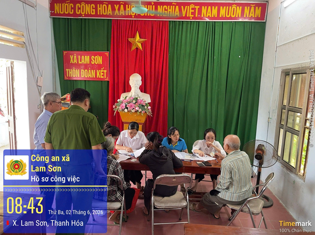 Xã Lam Sơn quyết liệt triển khai chi trả trợ cấp an sinh xã hội không dùng tiền mặt