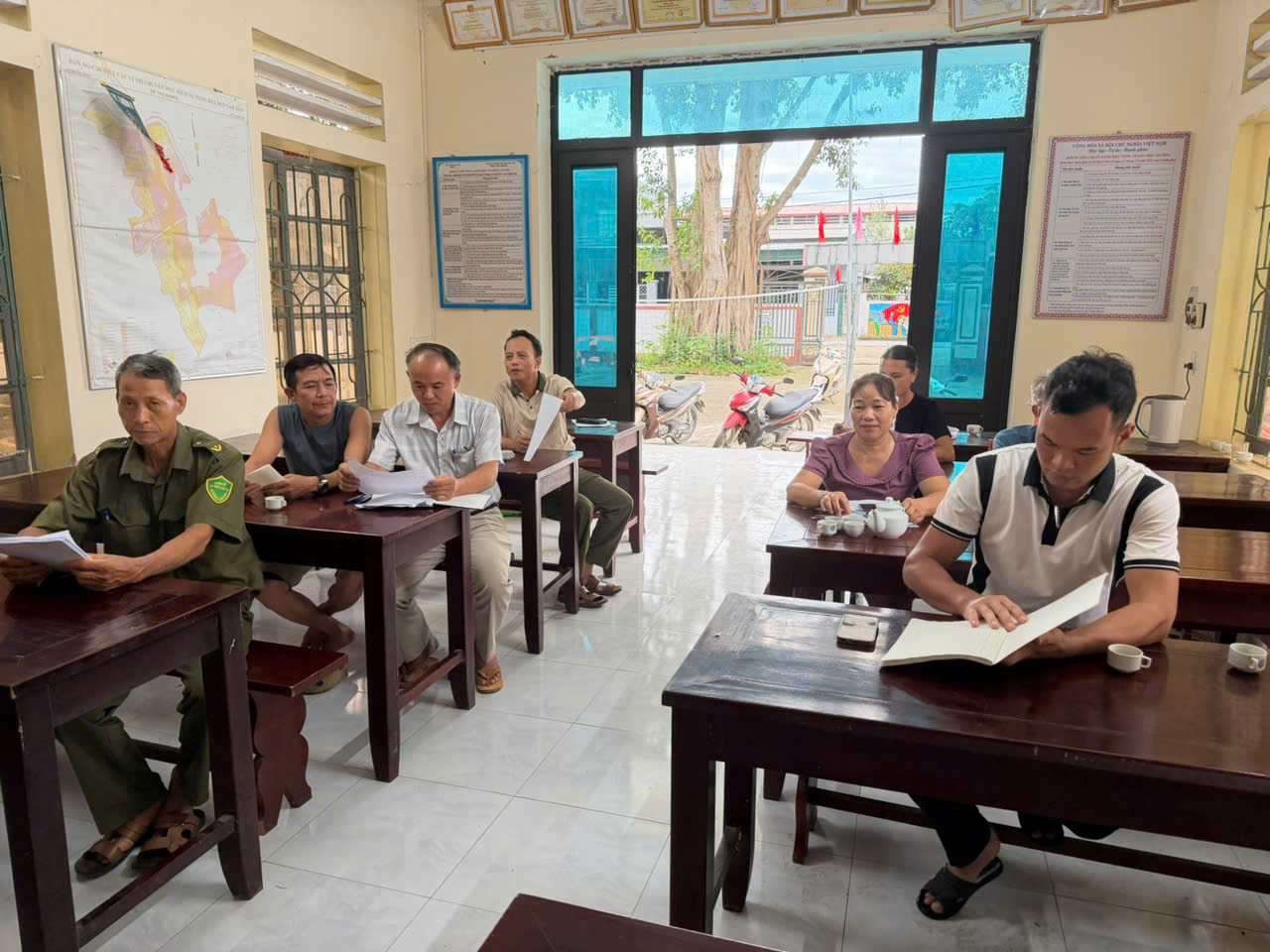 Tập trung lãnh đạo, chỉ đạo sâu sát, lắng nghe ý kiến đóng góp, tạo đồng thuận cao, tổ chức tốt việc lấy ý kiến nhân dân với Đề án sắp xếp thôn tại xã Lam Sơn