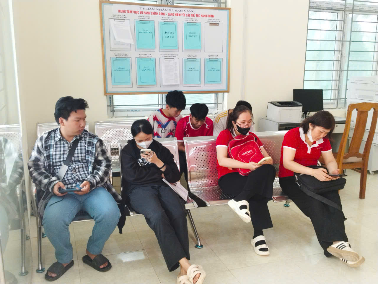C:\Users\Administrator\Desktop\Ảnh xã SV\Trung tâm PV hành chính công xã\z6765671991872_c6a737481867883afbaee70b9a2b1051.jpg