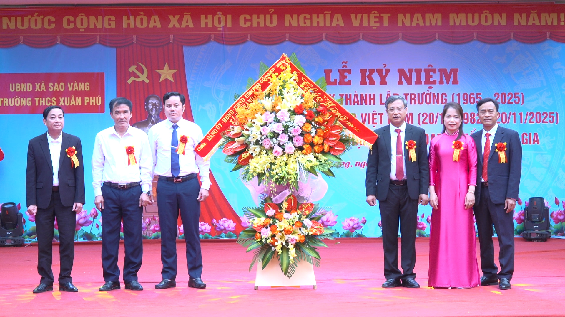 Trường THCS Xuân Phú (xã Sao Vàng): Lễ Kỷ niệm 60 năm ngày thành lập trường, 43 năm Ngày Nhà giáo Việt Nam và đón Bằng công nhận trường đạt chuẩn quốc gia