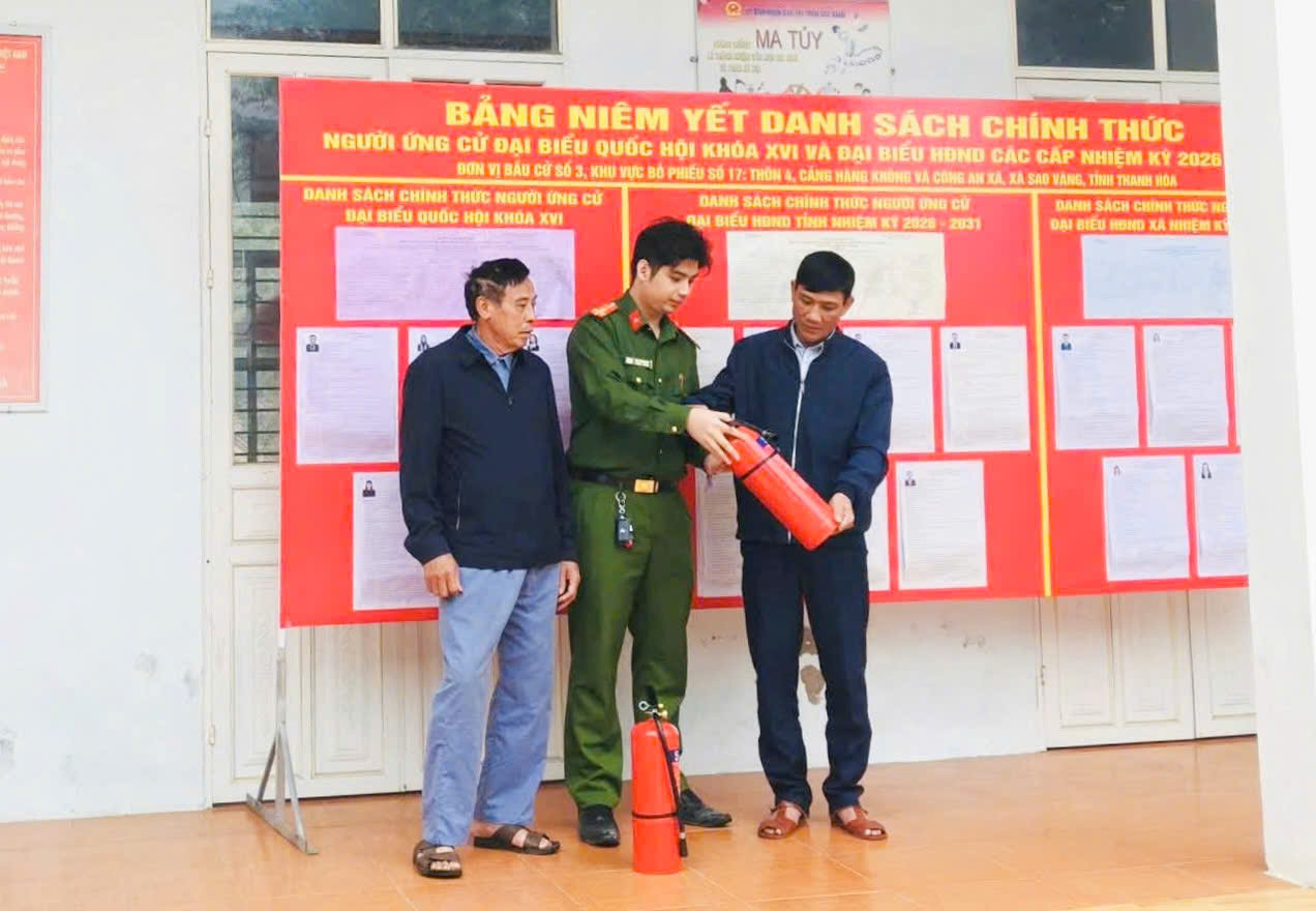 Công an xã Sao Vàng: Tăng cường kiểm tra, hướng dẫn an toàn PCCC và CNCH tại các điểm bầu cử