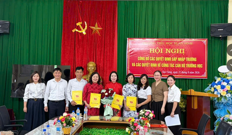 Trường Tiểu học Xuân Sinh công bố quyết định sáp nhập trường và các quyết định về công tác cán bộ trường học