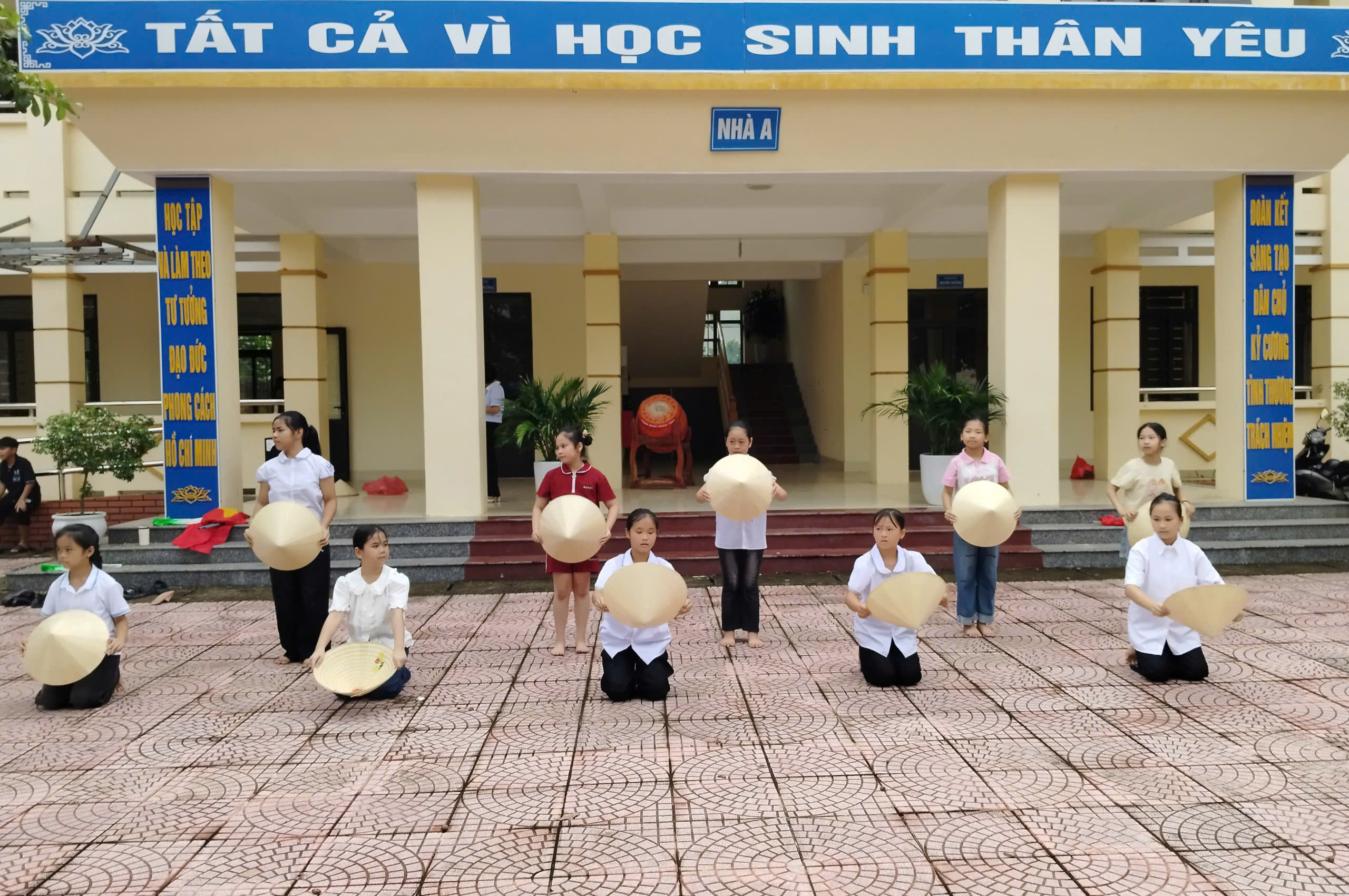 Anh-tin-bai