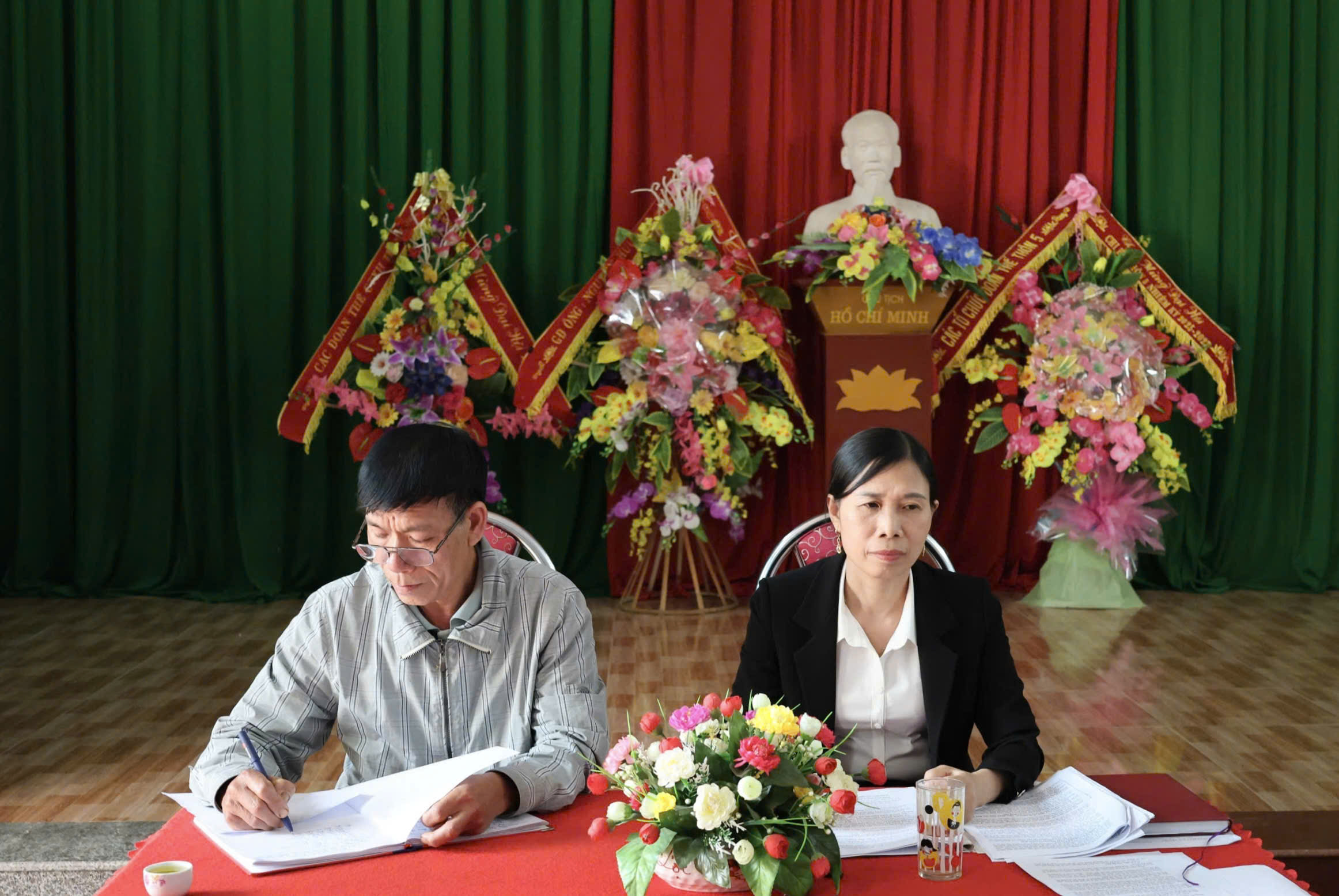 Anh-tin-bai