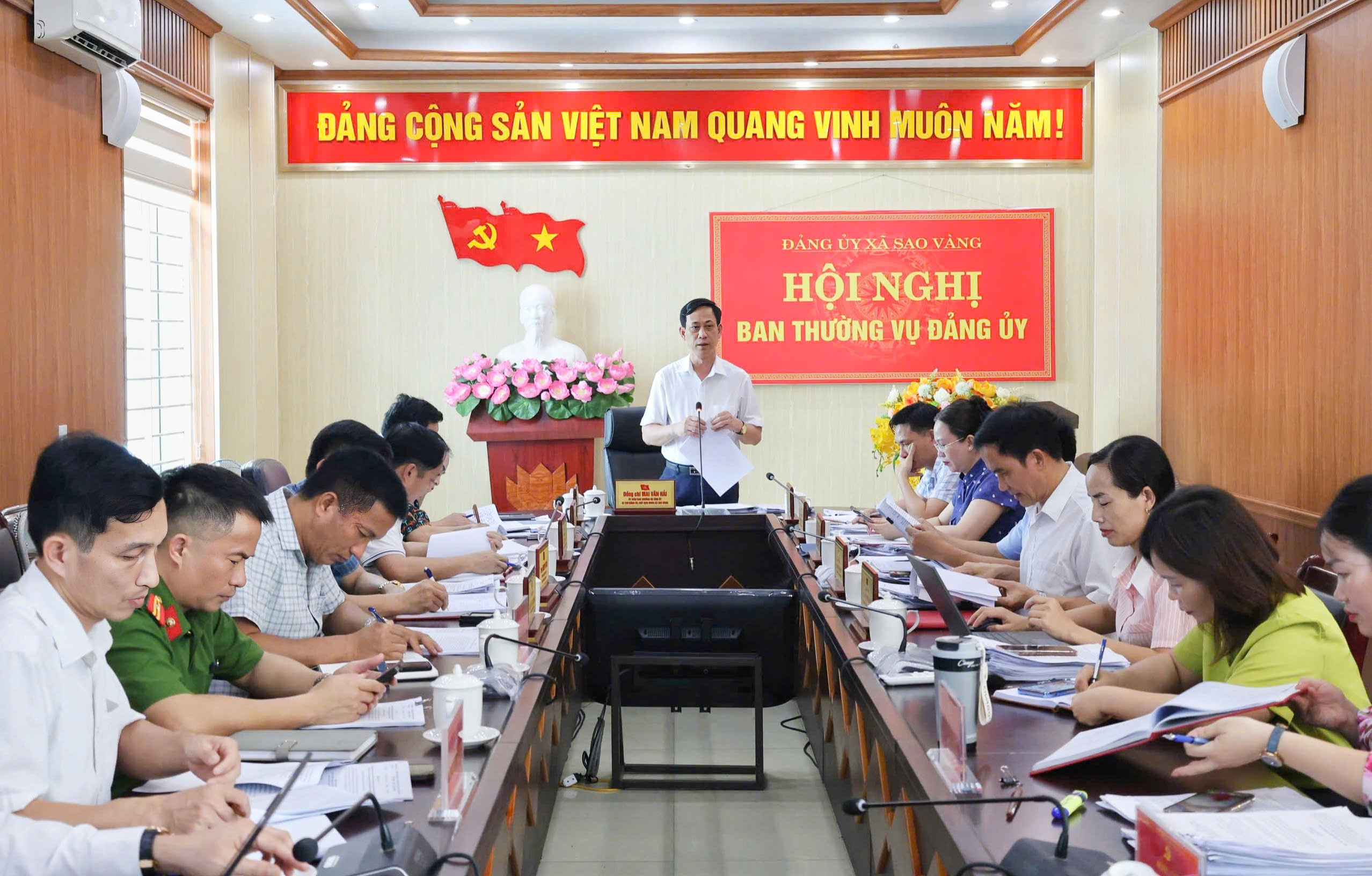 Ban Thường vụ Đảng ủy xã Sao Vàng thảo luận và cho ý kiến một số nội dung thuộc thẩm quyền