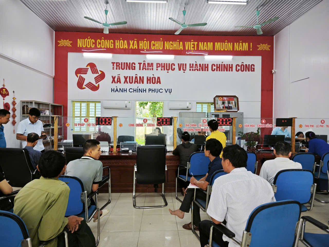 TRUNG TÂM PHỤC VỤ HÀNH CHÍNH CÔNG XÃ XUÂN HÒA Rà soát, tháo gỡ khó khăn, vướng mắc – 100 ngày xử lý các điểm nghẽn về chuyển đổi số trong giải quyết thủ tục hành chính
