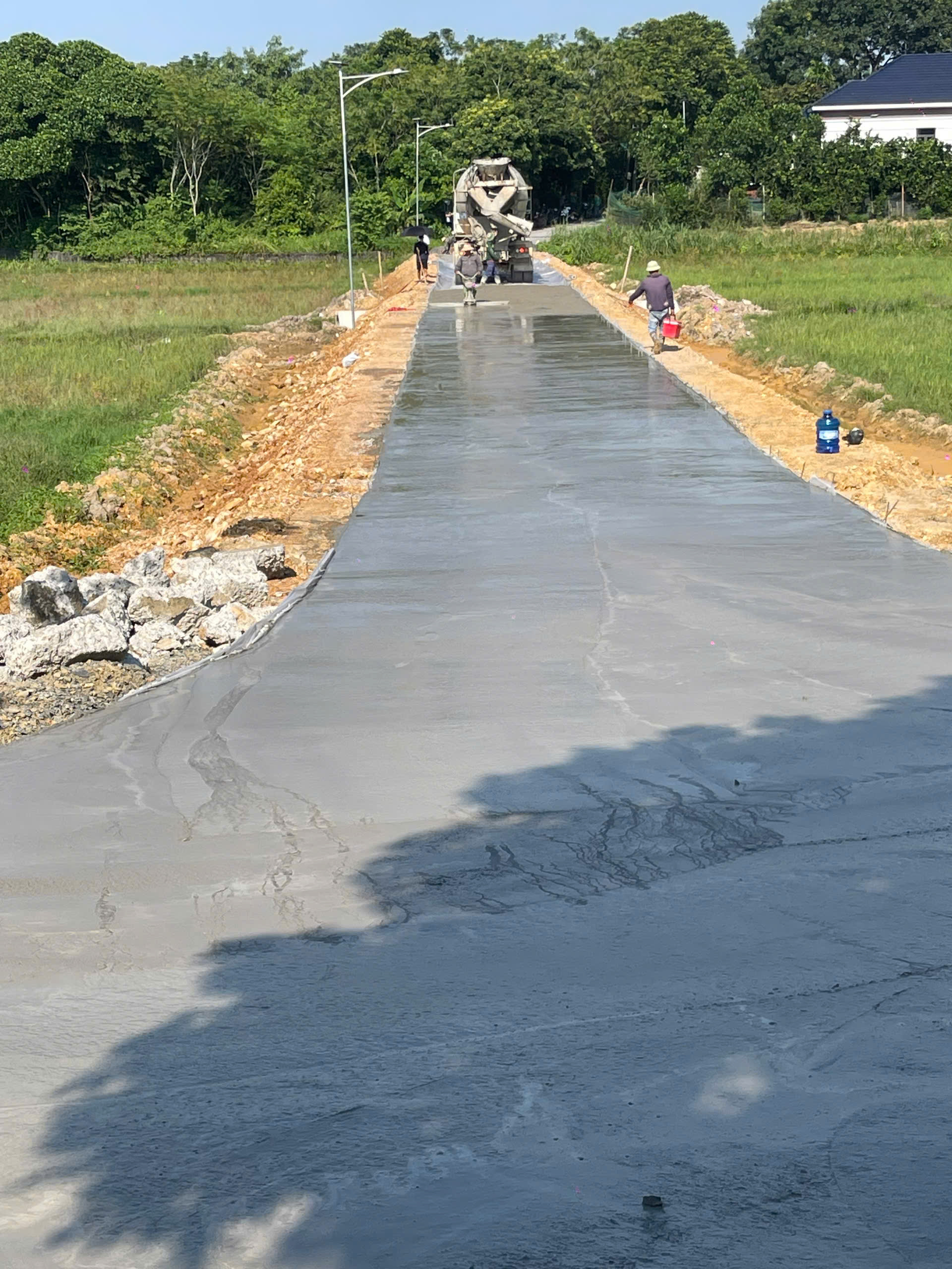 Xã Xuân Hoà chủ động bê tông hoá giao thông nông thôn, đảm bảo an toàn đi lại trong mùa mưa lũ 