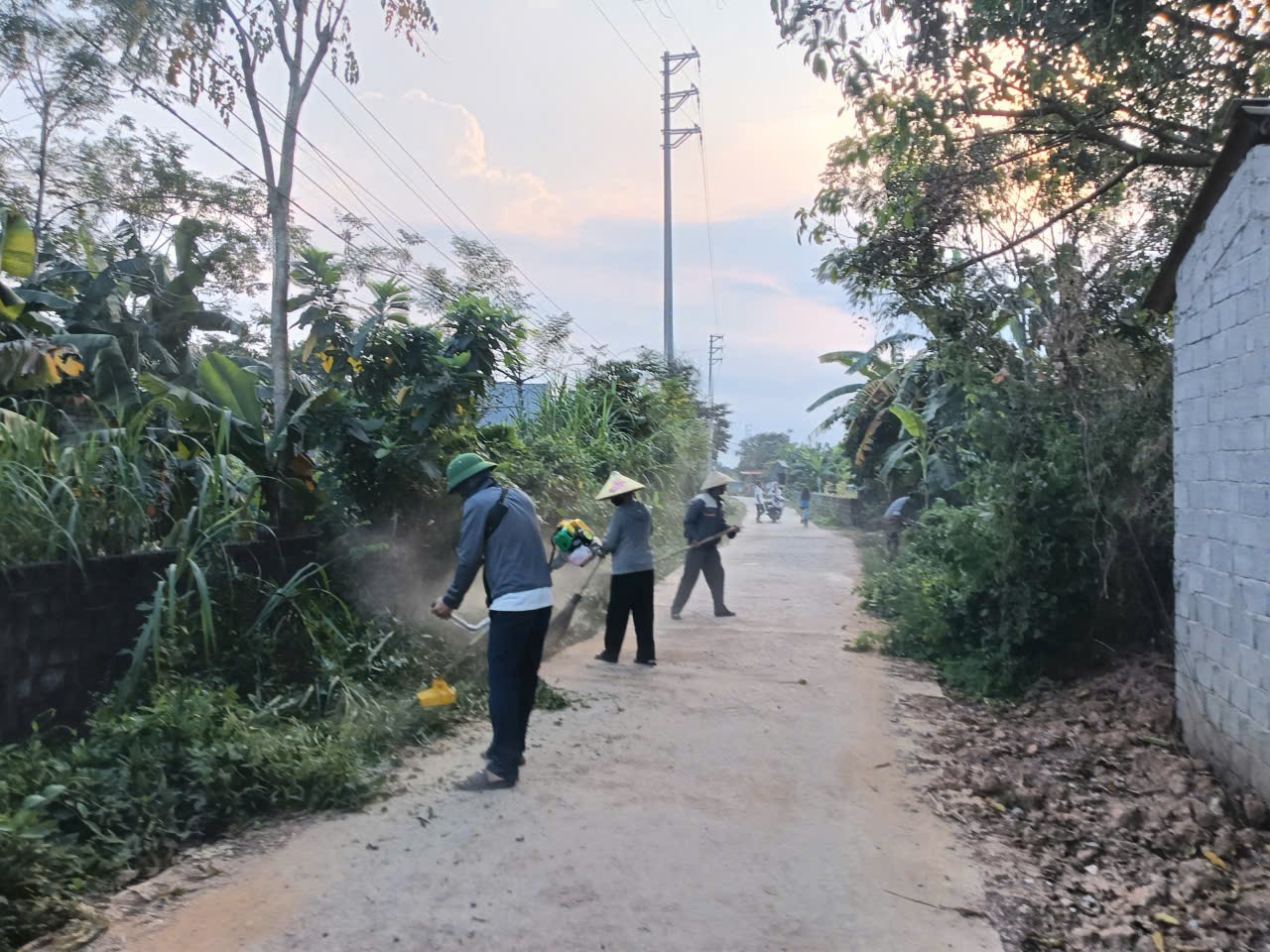 Các thôn trên địa bàn xã Xuân Hòa ra quân tổng dọn vệ sinh môi trường, hưởng ứng “Ngày Chủ nhật xanh”
