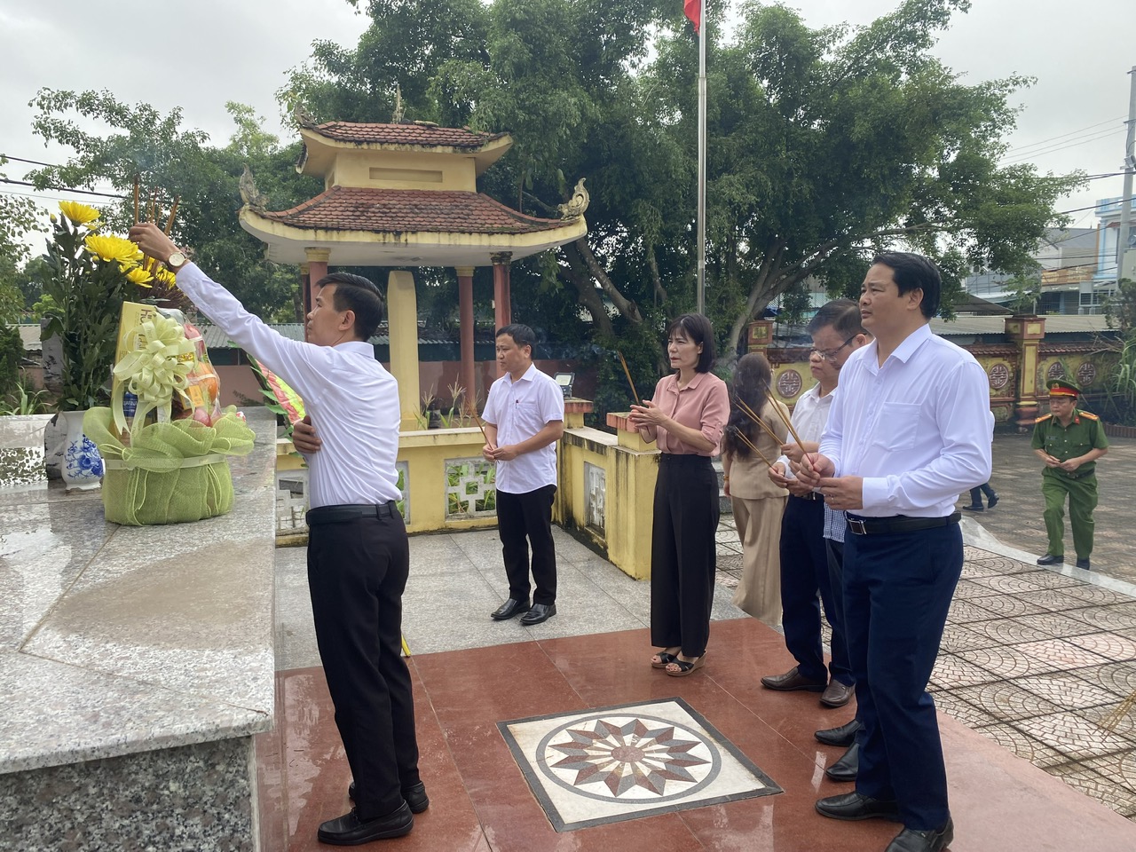 Anh-tin-bai