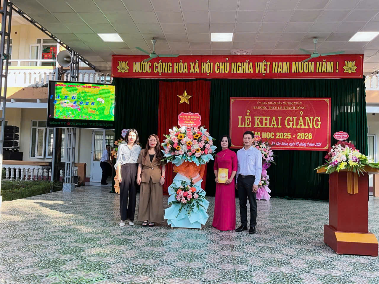 Phó Bí thư Đảng uỷ Lê Thị Thanh Tâm dự Lễ khai giảng năm học  2025 - 2026 tại Trường THCS Lê Thánh Tông 