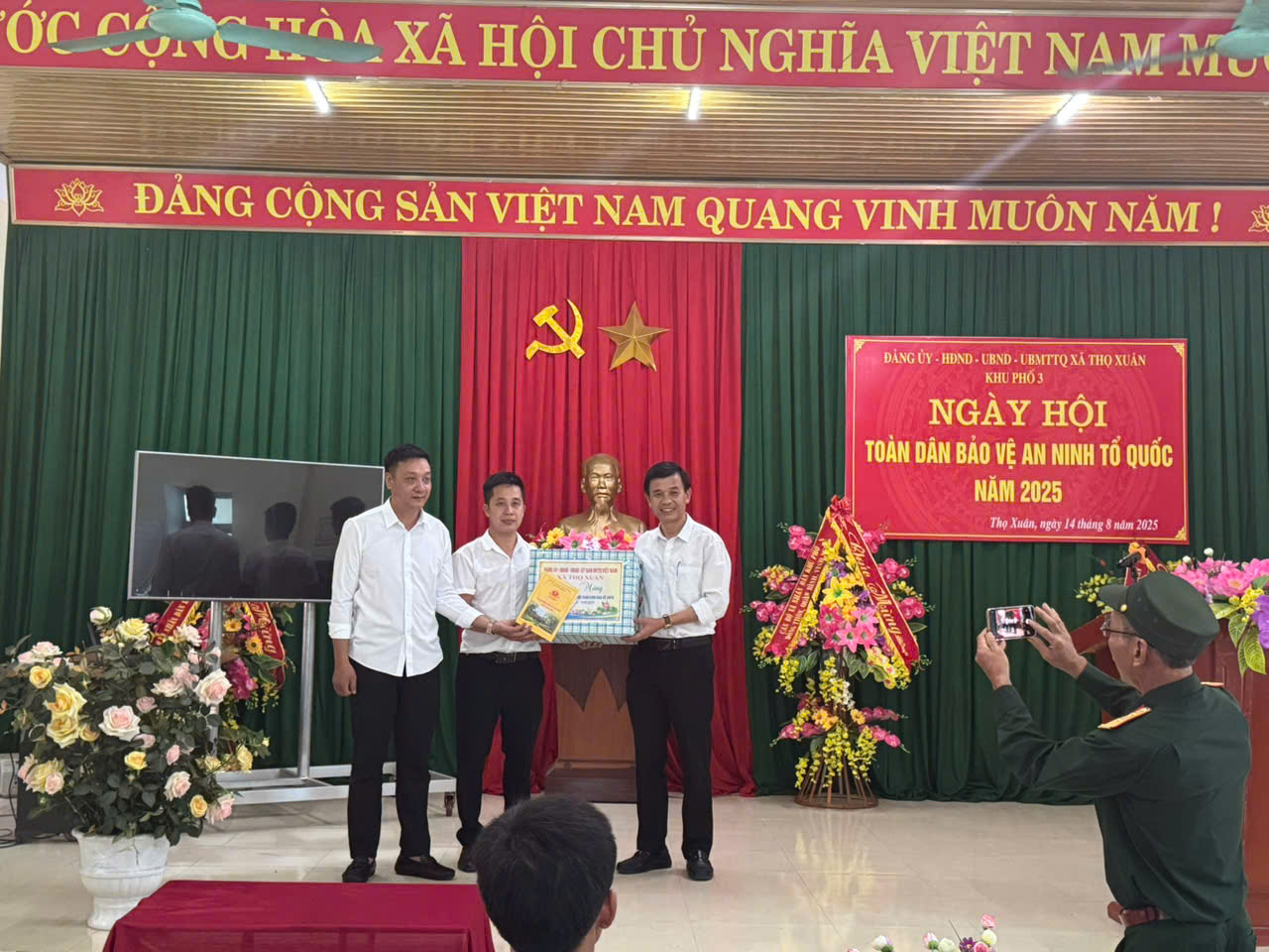 Anh-tin-bai