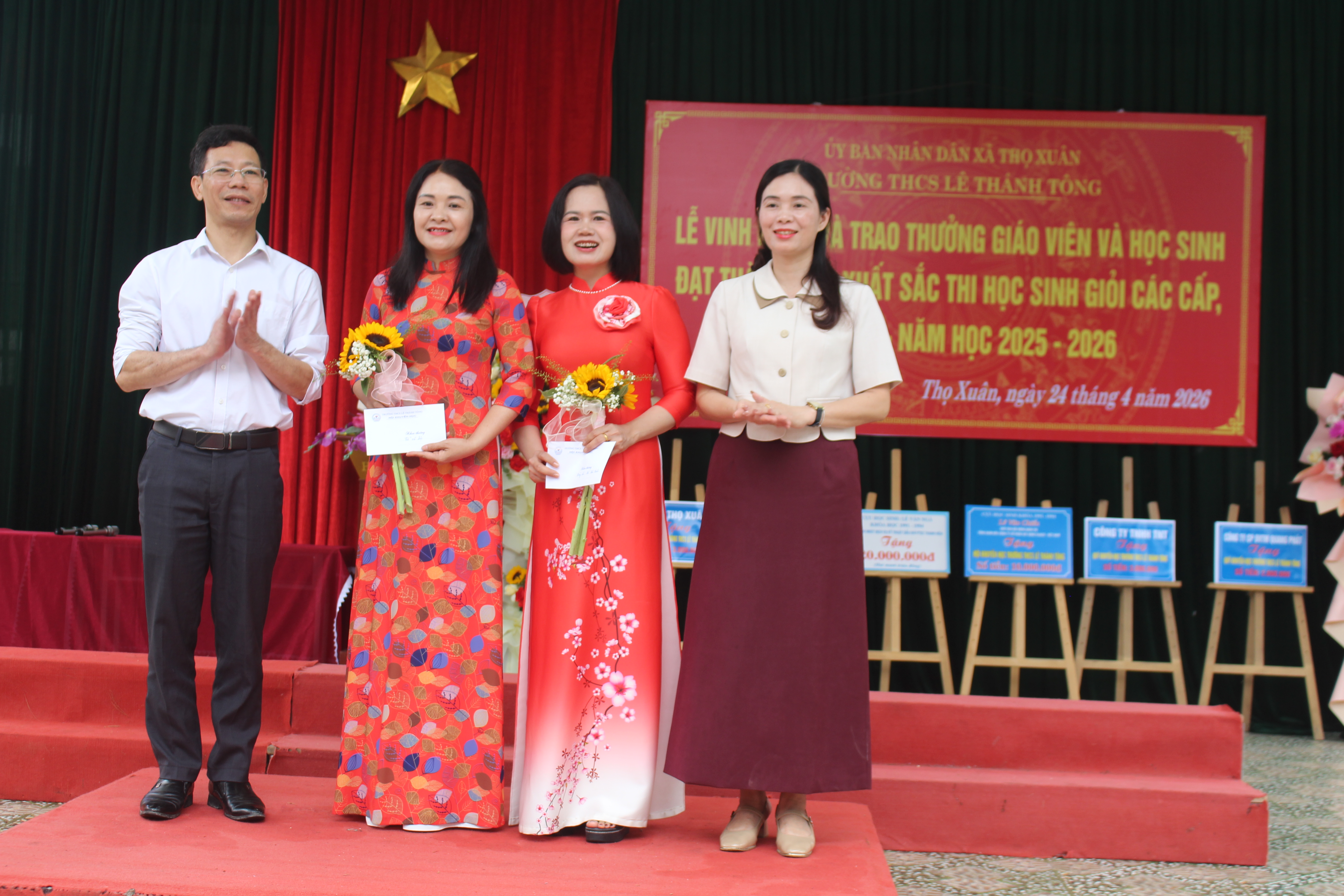 Trường THCS Lê Thánh Tông: Lễ vinh danh khen thưởng giáo viên và học sinh đạt thành tích xuất sắc thi học sinh giỏi các cấp lần thứ 3- Năm học 2025-2026