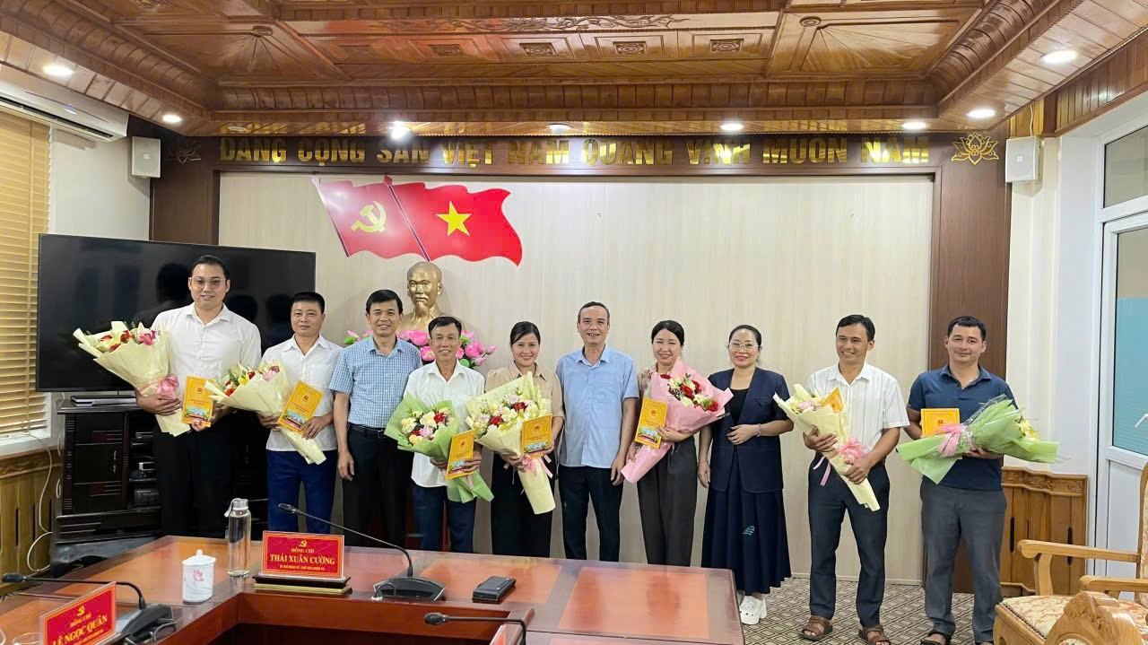 Đảng ủy xã Thọ Xuân gặp mặt cán bộ bán chuyên trách nghỉ công tác theo Nghị định số 154/2025/NĐ-CP của Chính phủ