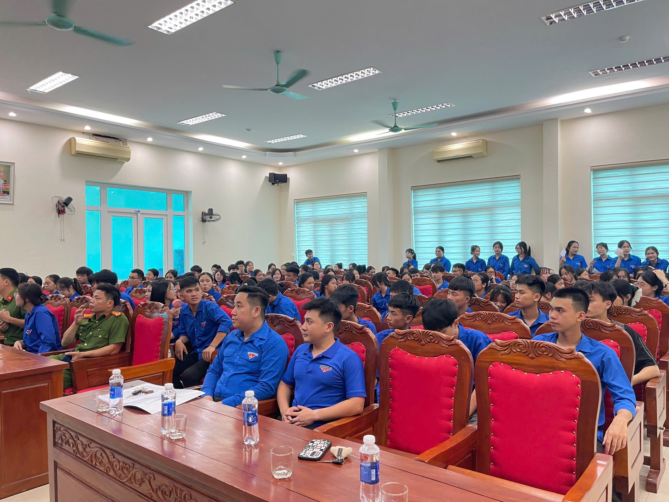 ĐOÀN XÃ THỌ XUÂN PHỐI HỢP VỚI CÔNG AN XÃ RA QUÂN CHIẾN DỊCH “MÙA HÈ SỐ CÙNG VNeID” NĂM 2026