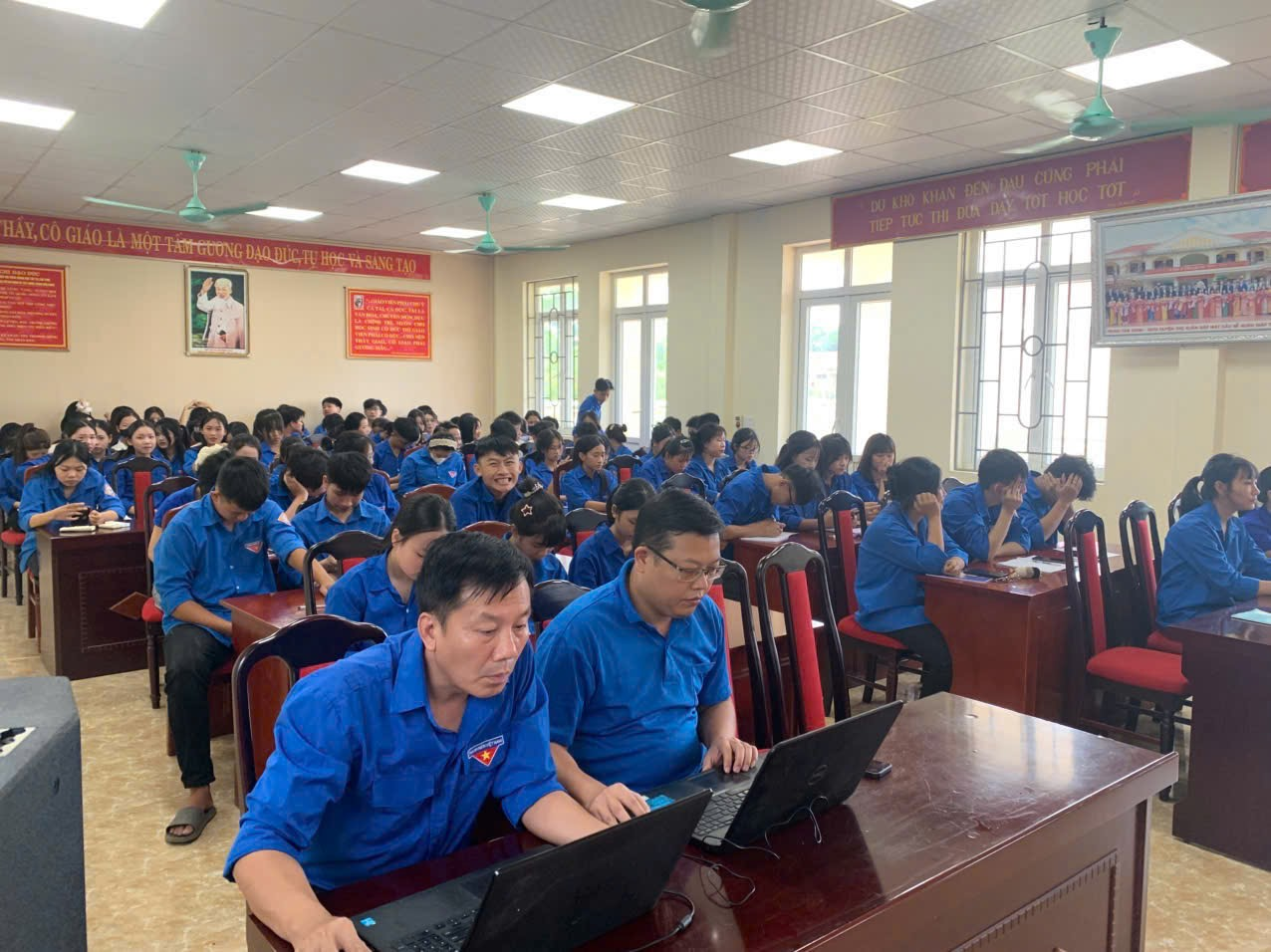 Đoàn Trung tâm GDNN - GDTX Thọ Xuân tổ chức Hội nghị triển khai công tác Đoàn và phong trào thanh niên năm học 2026-2027; đồng thời hướng dẫn đoàn viên cài đặt và sử dụng APP thanh niện Việt Nam