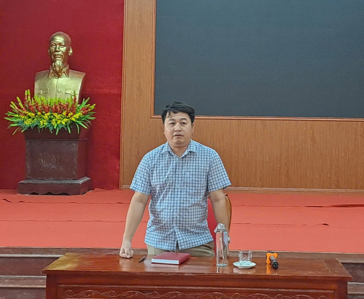 Ủy ban nhân dân xã tổ chức Hội nghị Ban an toàn giao thông, triển khai công tác giải tỏa hành lang an toàn giao thông