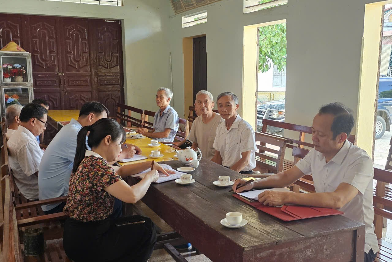 Bí thư Đảng ủy dự sinh hoạt chi bộ thôn 7 Mỹ Lý 