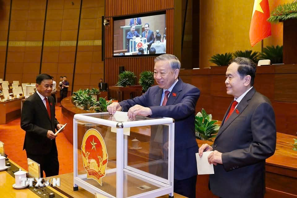 Quốc hội tiến hành bỏ phiếu kín bầu Chủ tịch Quốc hội khóa XVI