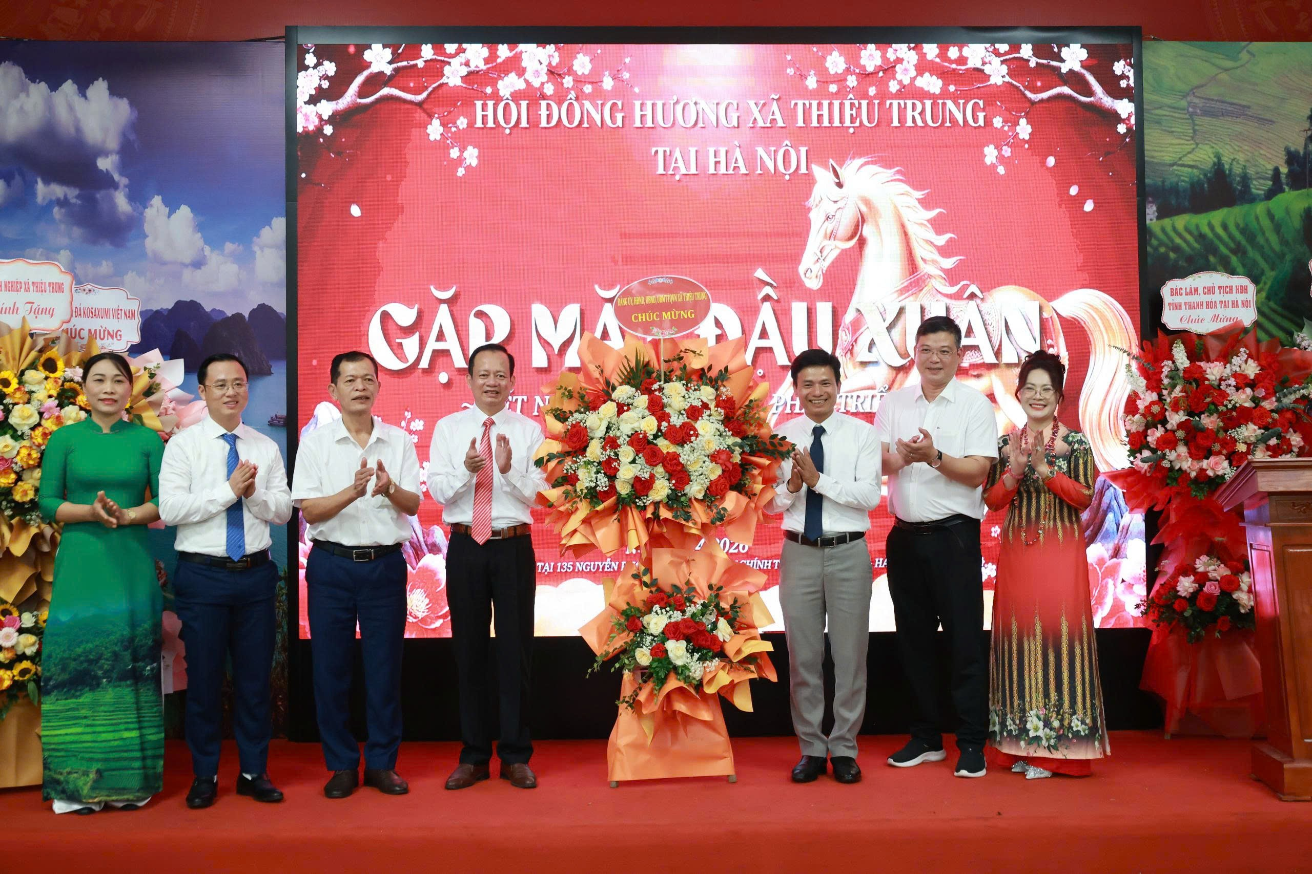 Lãnh đạo xã Thiệu Trung gặp mặt Hội đồng hương tại Hà Nội