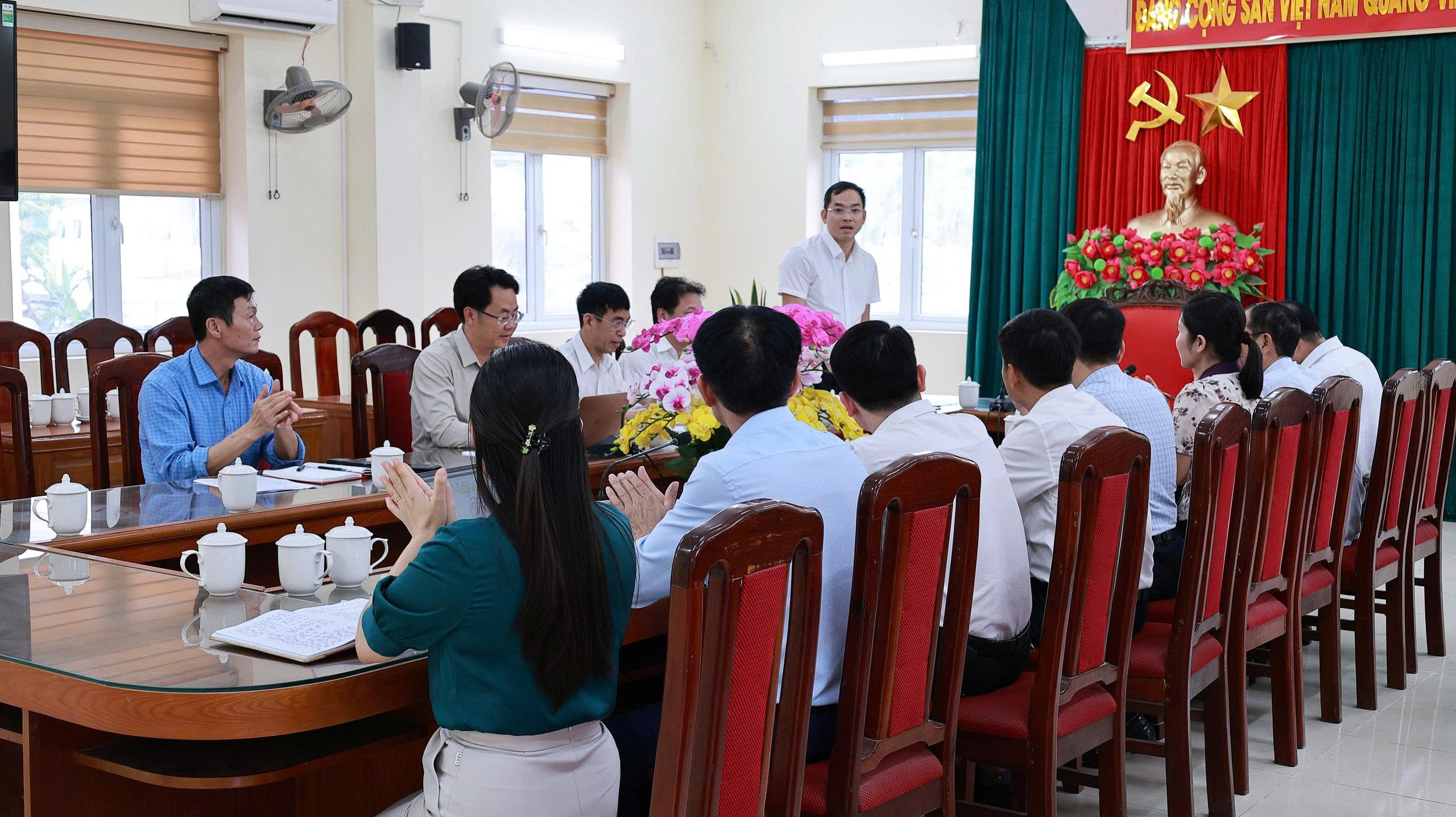 ĐẢNG ỦY XÃ THIỆU TRUNG LÀM VIỆC VỚI BÁO NHÂN DÂN VỀ CÔNG TÁC TUYÊN TRUYỀN XÂY DỰNG ĐẢNG