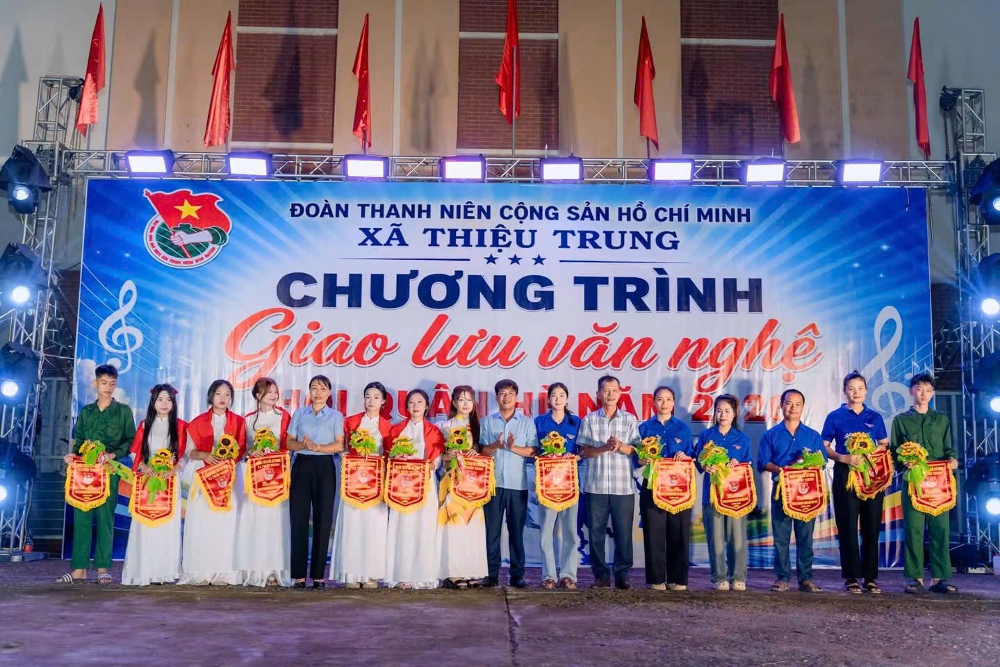 Sôi nổi đêm giao lưu văn nghệ Hội quân hè Thiệu Trung năm 2026
