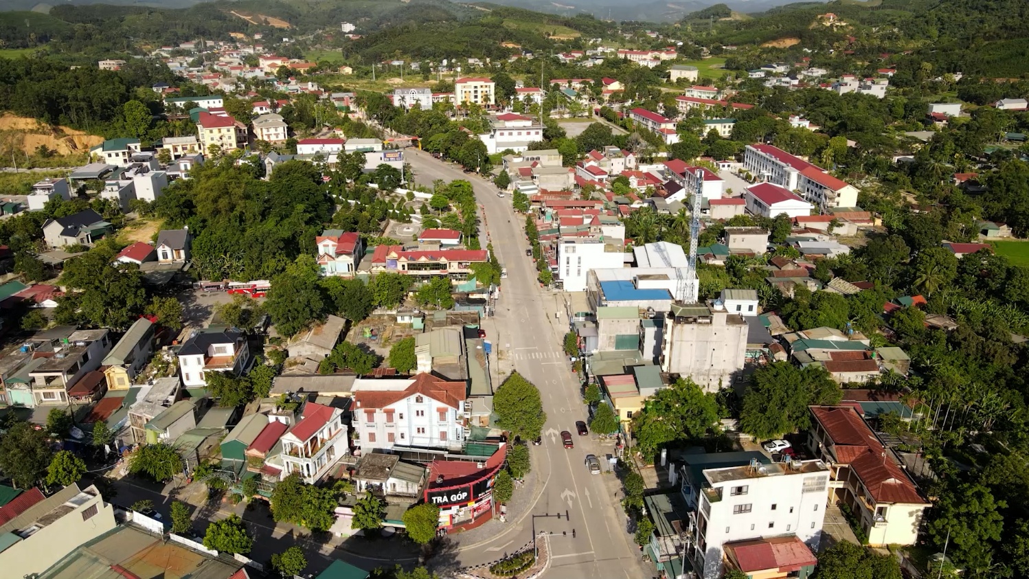 C:\Users\admin\Desktop\ANH DANG TRANG TTDT\flycam trung tâm xã.mp4.00_04_59_08.Still003.jpg