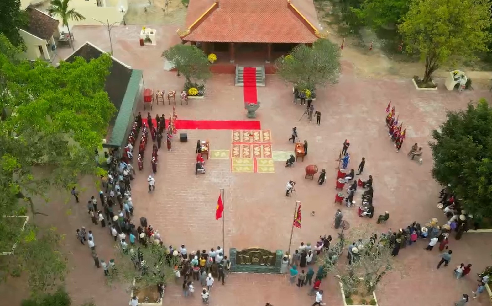 C:\Users\admin\Desktop\ANH DANG TRANG TTDT\flaycam dinh thi.mp4.00_09_16_11.Still001.jpg