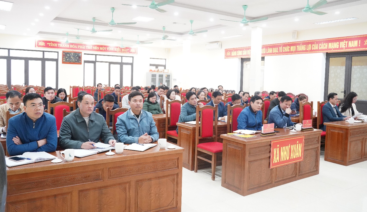 C:\Users\admin\Desktop\hội nghị lấy ý kiến cử tri nơi công tác đối với người được ứng cử đại biểu hđnd\DSC00881.JPG