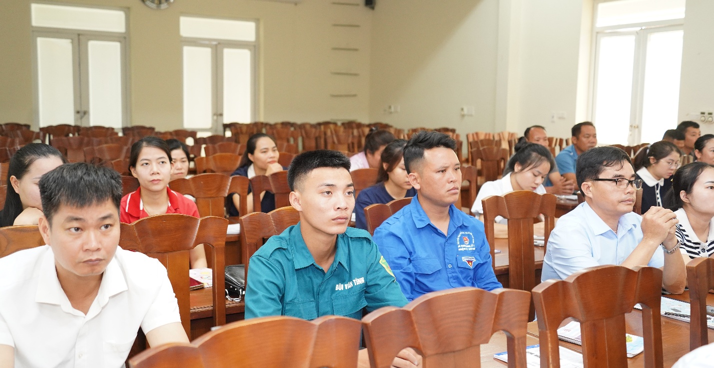 C:\Users\admin\Desktop\ảnh khai giảng lớp đảng viên mới\DSC01424.JPG