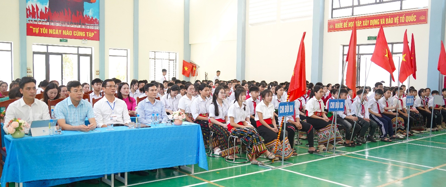 C:\Users\admin\Desktop\ảnh tổng kết năm học trường nội trú\New folder\DSC01342.JPG