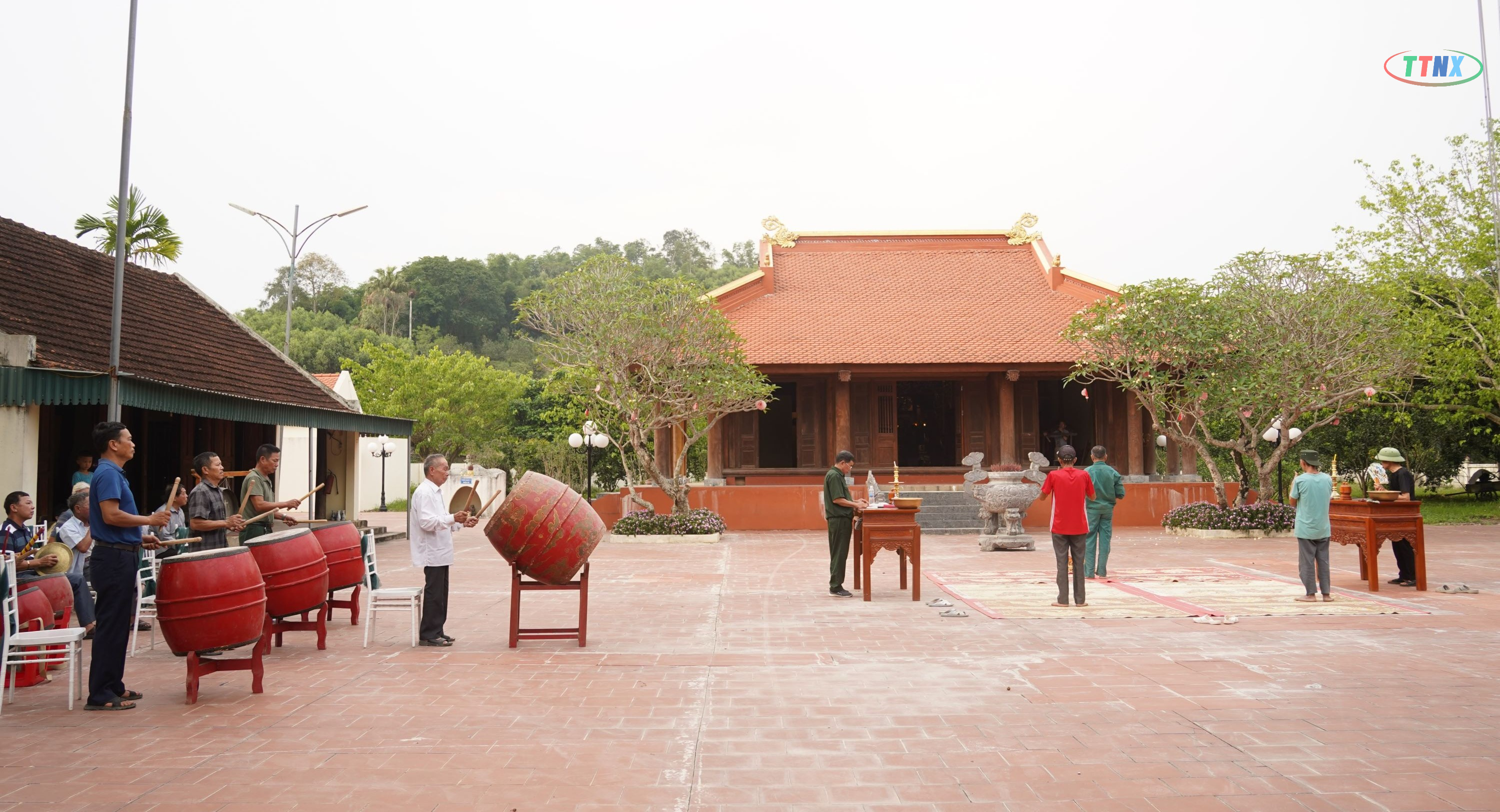 Anh-tin-bai
