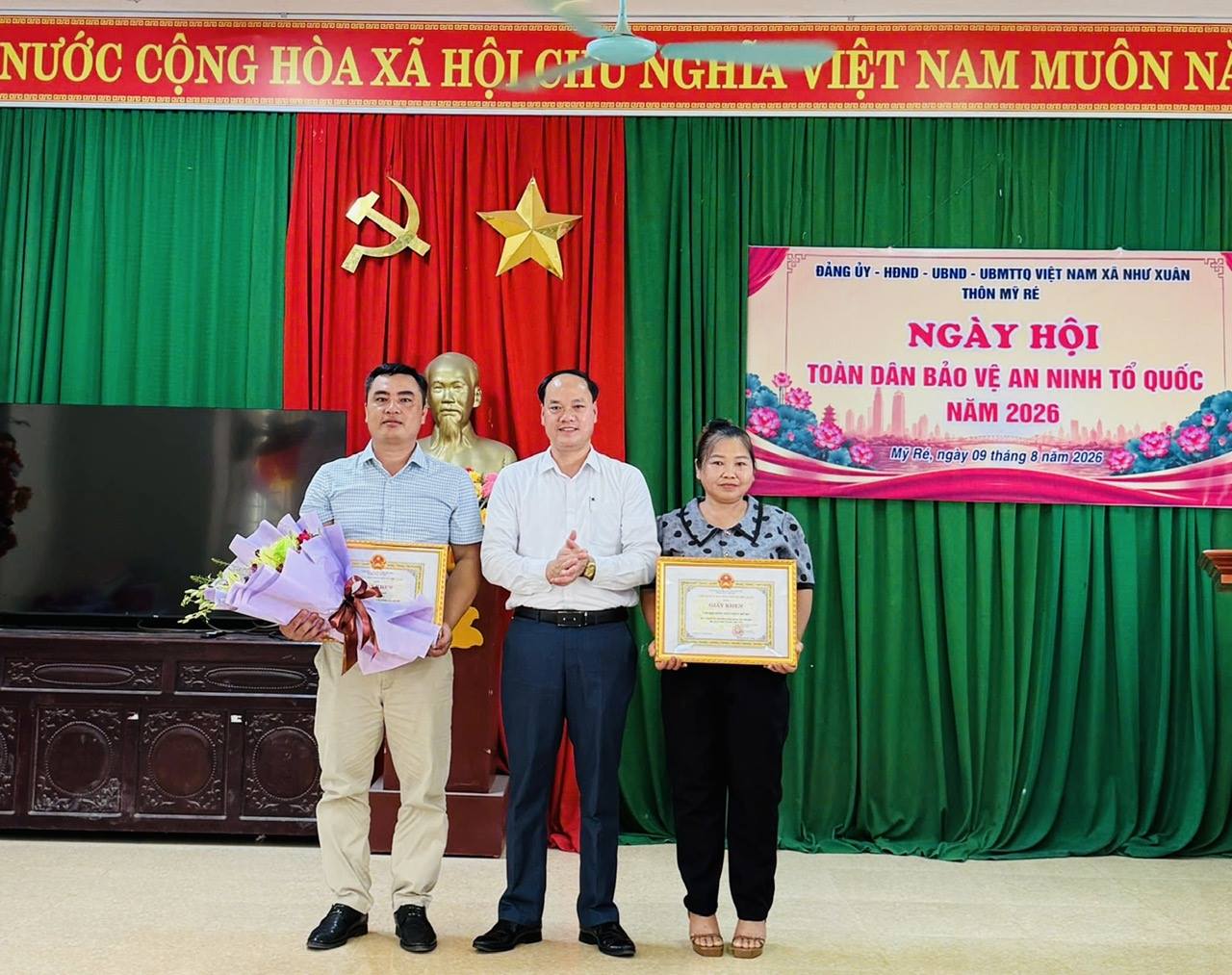 Anh-tin-bai